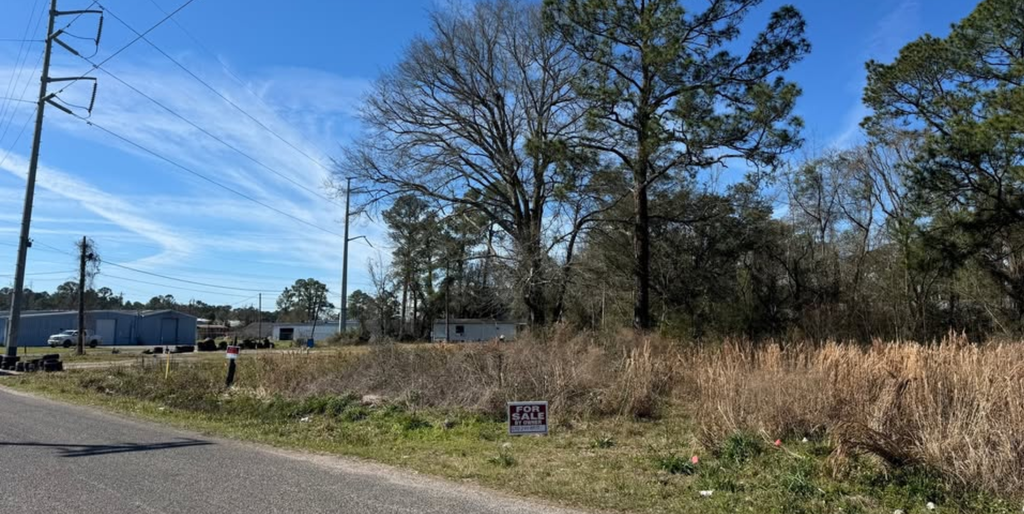 3919 Richard St, Moss Point, MS 39563