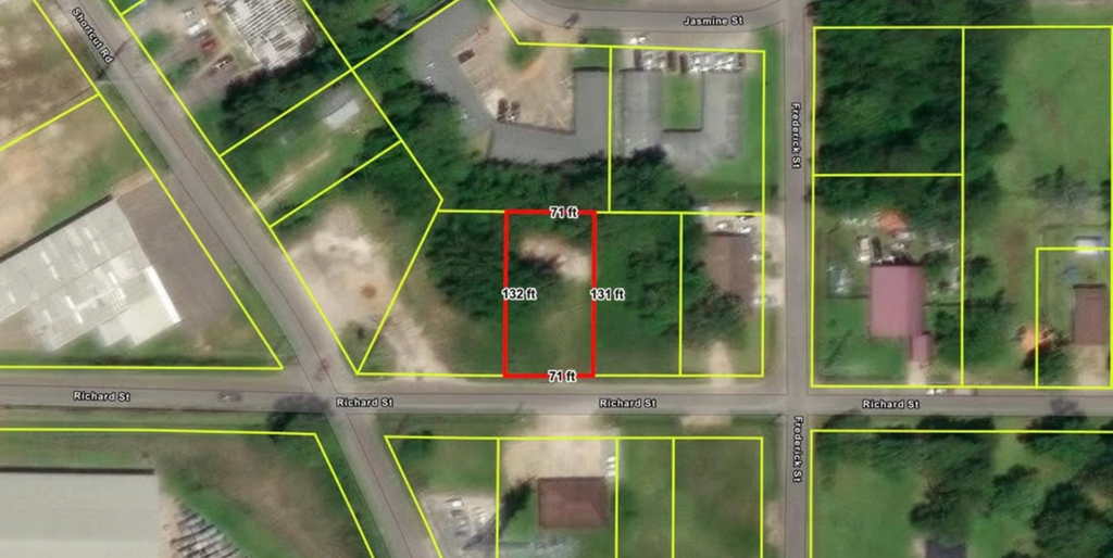 3919 Richard St, Moss Point, MS 39563