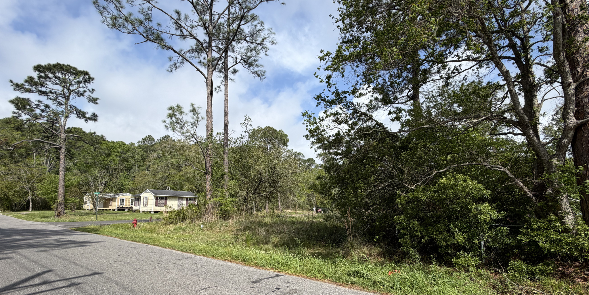 7412 Pineview Dr, Gautier, MS 39553