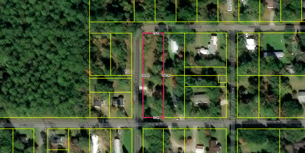 7412 Pineview Dr, Gautier, MS 39553