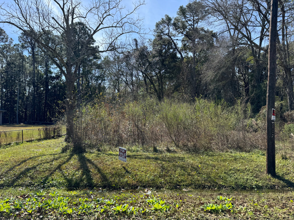 5112 General McArthur St, Moss Point, MS 39563