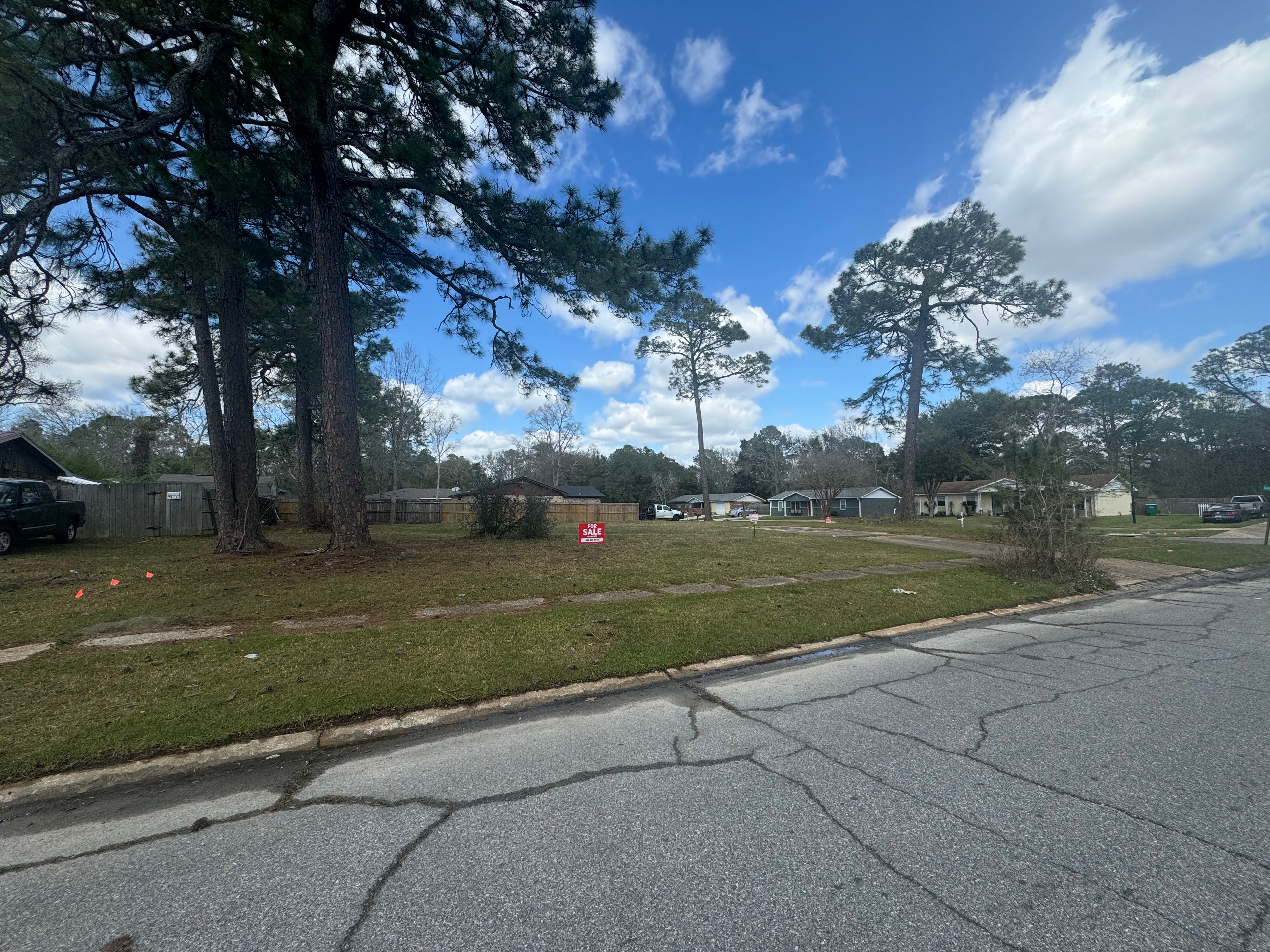 2406 Avenido Del Pinar St, Gautier, MS 39553