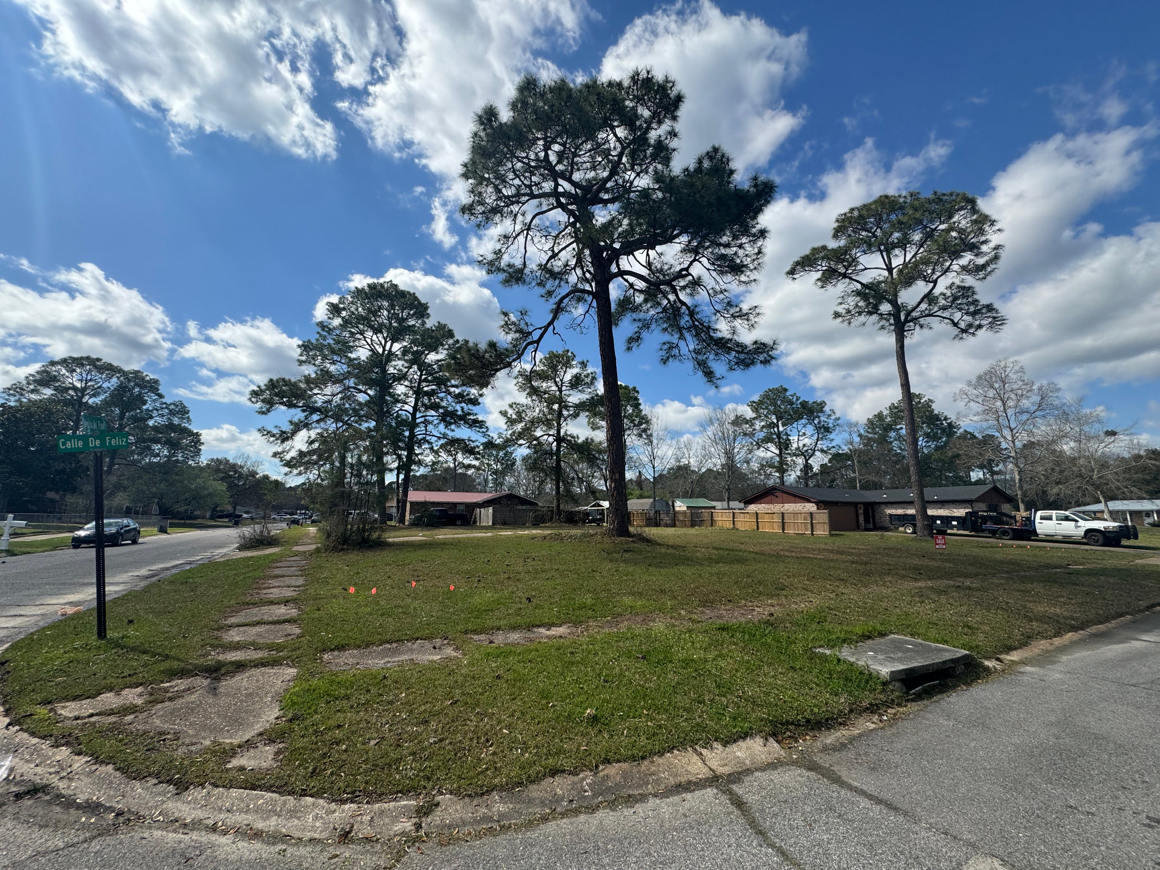 2406 Avenido Del Pinar St, Gautier, MS 39553