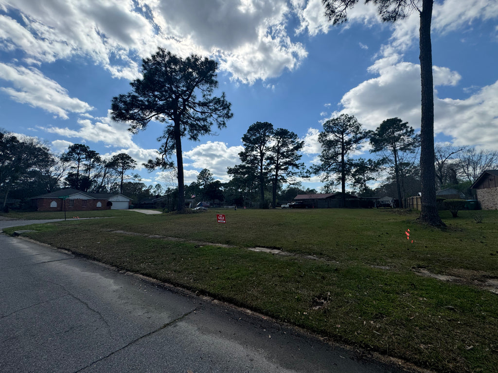 2406 Avenido Del Pinar St, Gautier, MS 39553