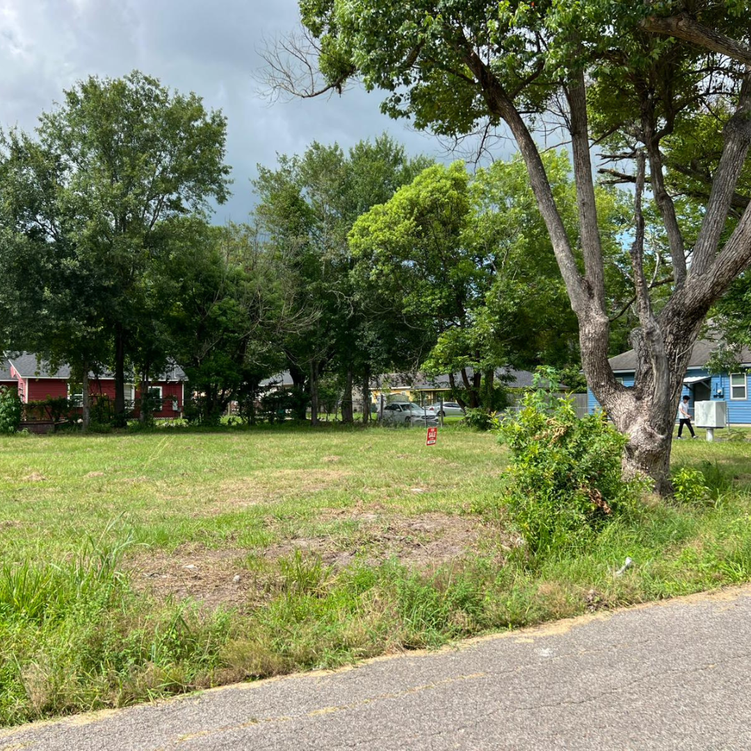 902 W Curtis Ave, Orange, TX 77630