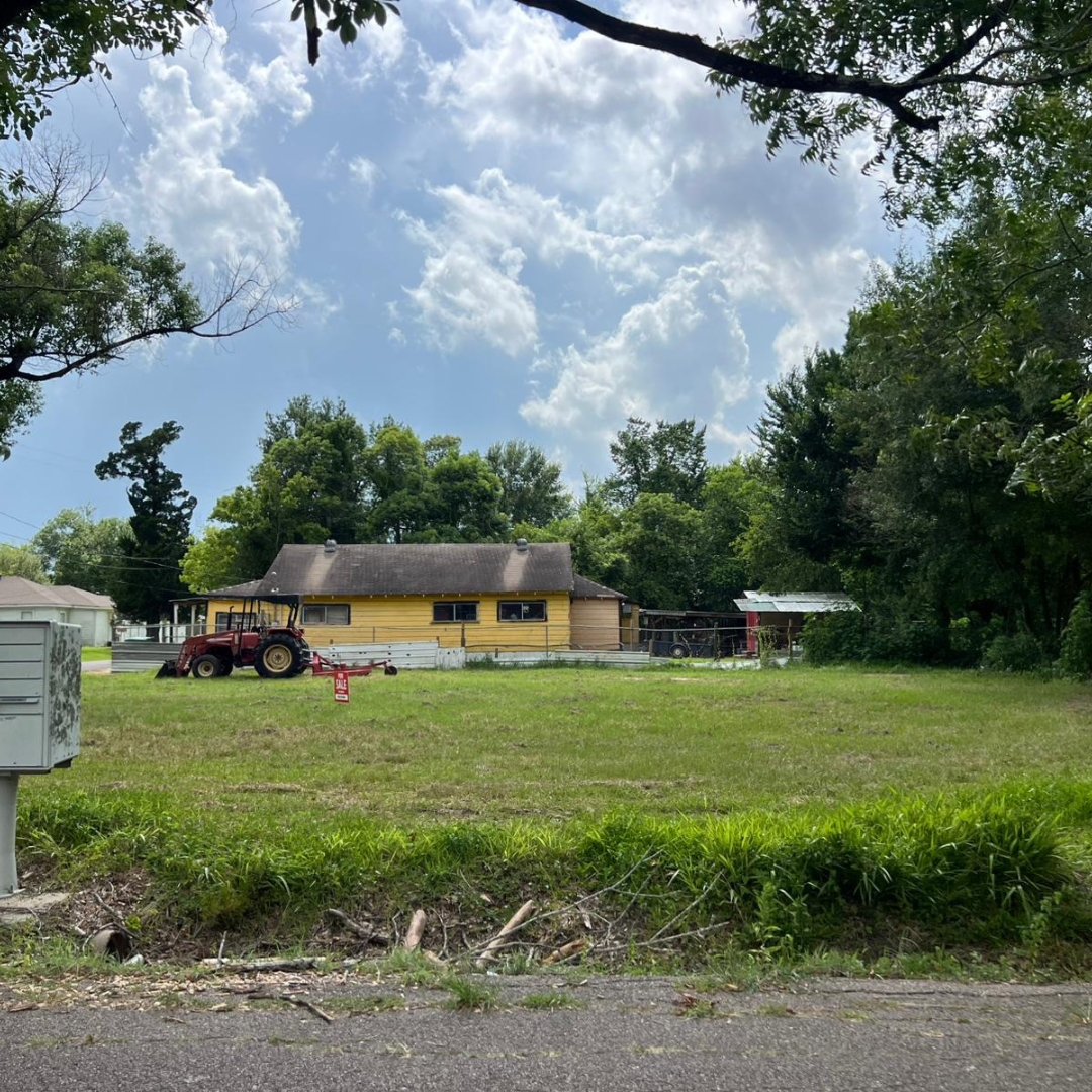 902 W Curtis Ave, Orange, TX 77630