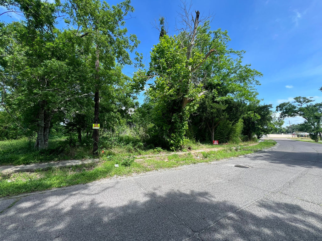 1108 10th St, Orange, TX 77630