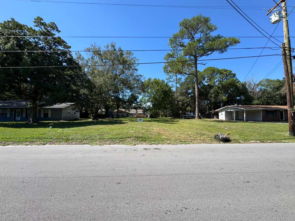 4011 Emerson St, Pascagoula, MS 39581