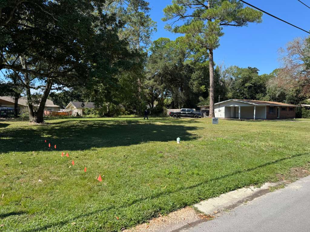 4011 Emerson St, Pascagoula, MS 39581