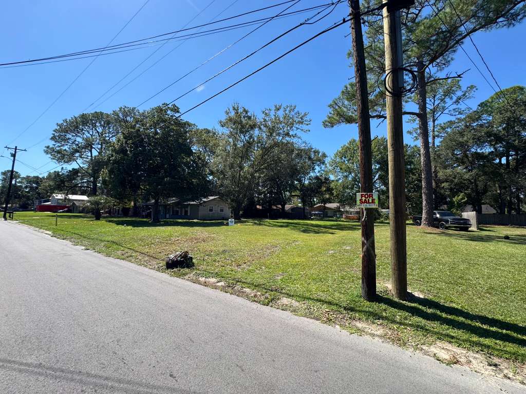 4011 Emerson St, Pascagoula, MS 39581