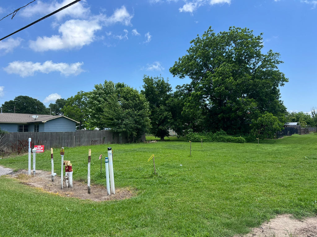 490 Ferry Dr, Bridge City, TX 77611