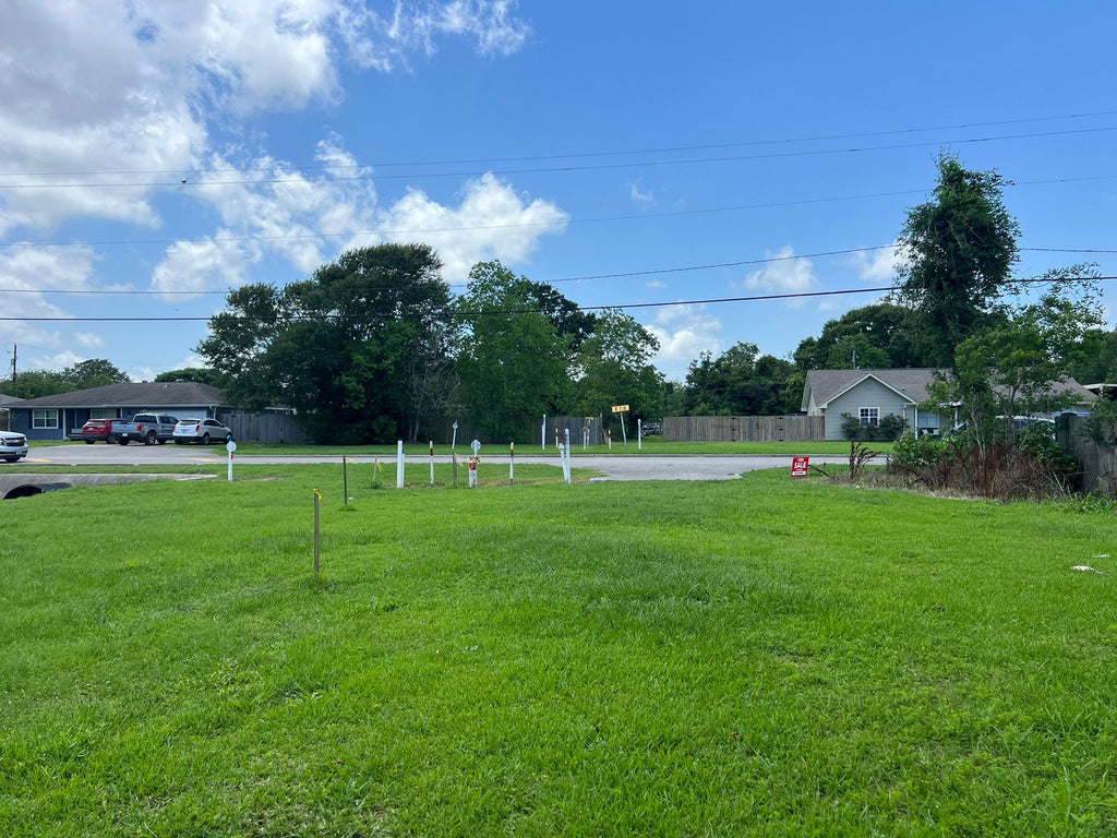 490 Ferry Dr, Bridge City, TX 77611